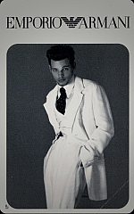 Emporio Armani - Uomo vestito di bianco