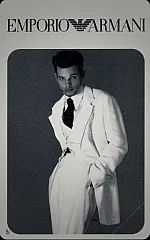 Emporio Armani - Uomo vestito di bianco