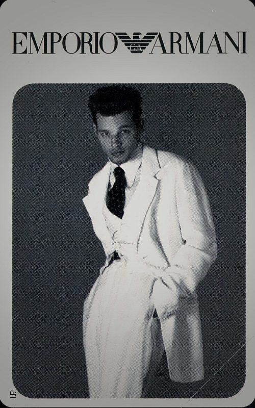 Emporio Armani - Uomo vestito di bianco