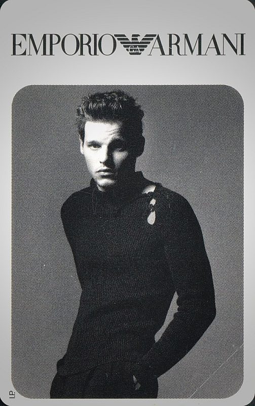 Emporio Armani - Uomo vestito di nero