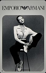 Emporio Armani - Donna su sgabello