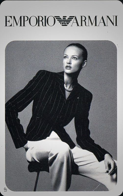 Emporio Armani - Donna con giacca nera