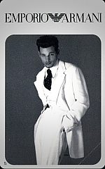 Emporio Armani - Uomo vestito di bianco
