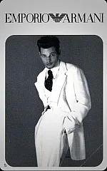 Emporio Armani - Uomo vestito di bianco