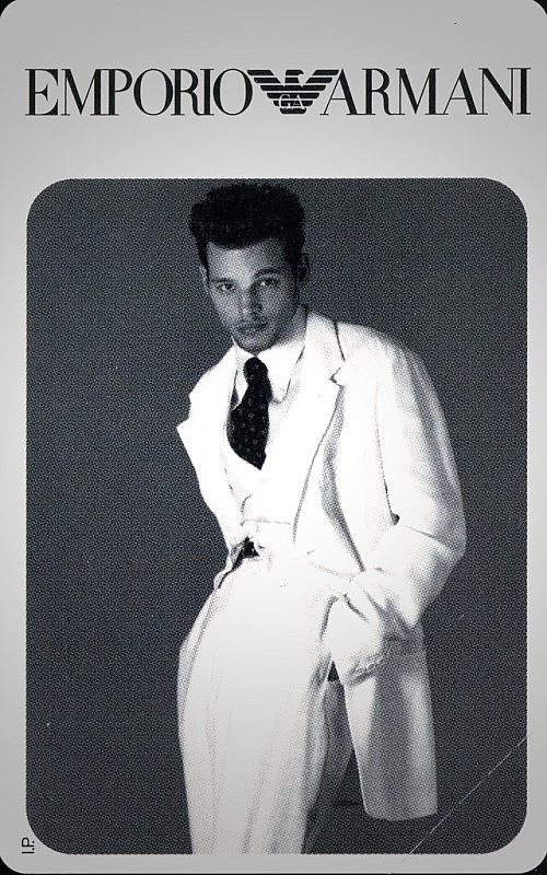 Emporio Armani - Uomo vestito di bianco