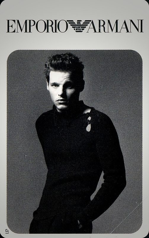 Emporio Armani - Uomo vestito di nero