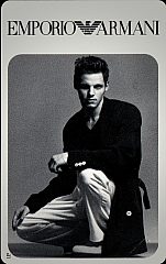 Emporio Armani - Uomo in ginocchio