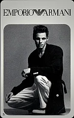 Emporio Armani - Uomo in ginocchio