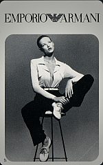 Emporio Armani - Donna su sgabello