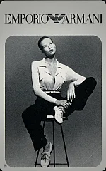 Emporio Armani - Donna su sgabello