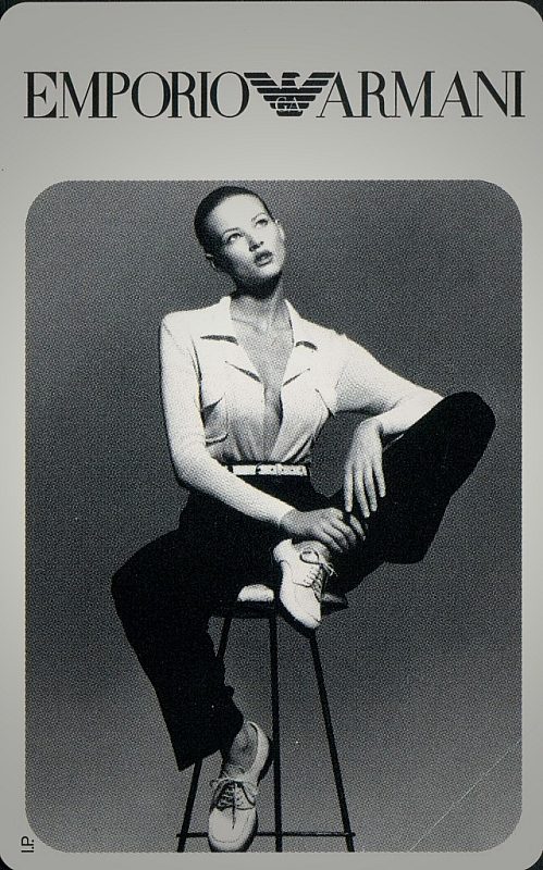 Emporio Armani - Donna su sgabello