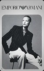 Emporio Armani - Donna con giacca nera
