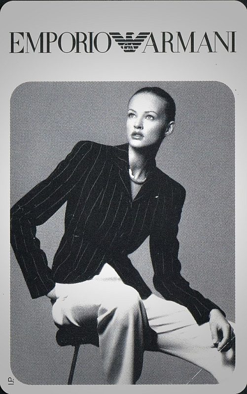 Emporio Armani - Donna con giacca nera