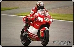 Ducati GP4 e il suo team - L. Capirossi