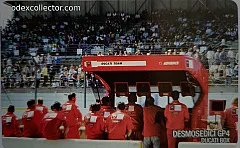 Ducati GP4 e il suo team - box (€ 5)