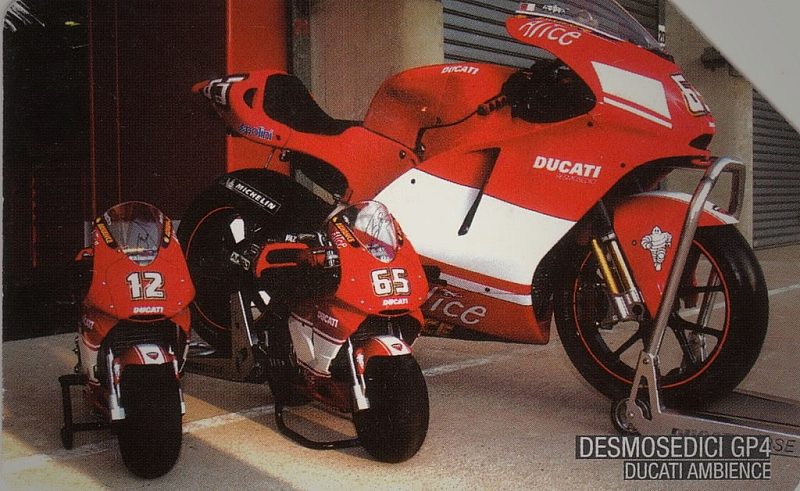Ducati GP4 e il suo team - ambience