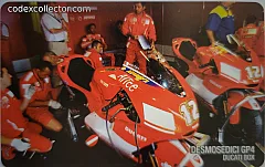 Ducati GP4 e il suo team - box (€ 5)
