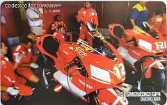 Ducati GP4 e il suo team - box (€ 5)